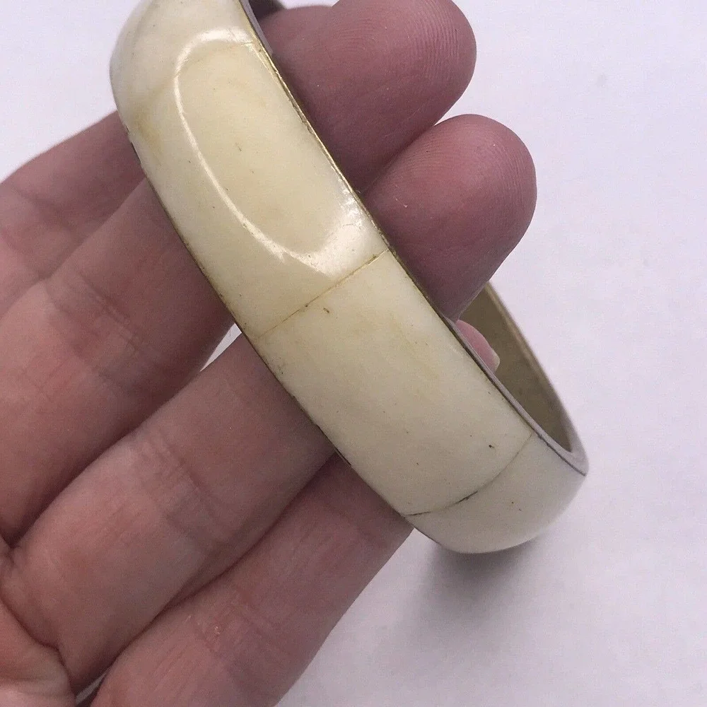 Bangle‎ Off White Shell Bracelet Brass Interior 3/4